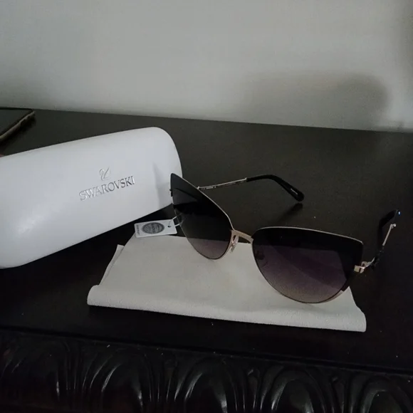 NWT Swarovski Sunglasses SK 220 32G NWT Swarovski Sunglasses SK 220 32G main image 2